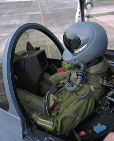 集腋成裘：航母甲板阵风密集排列KC-135紧急抢修后飞回本土(图1)