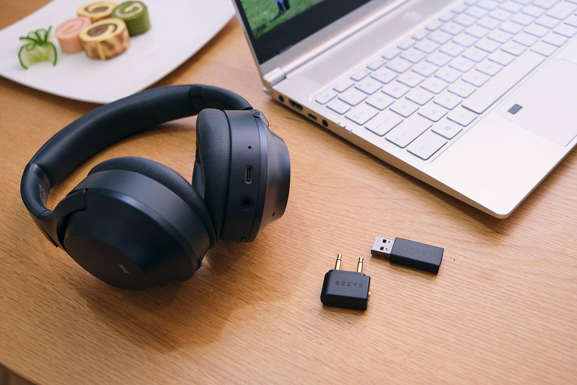 2026年无线蓝牙耳机对比评测:索尼WH-CH720N、苹果AirPods、BOSEQuietComfort和三星GalaxyBuds哪款是你的最佳选择?(图1)